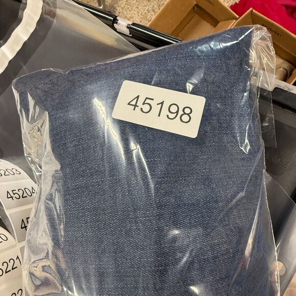 Paige Jeans Women 28 Plus Blue Denim Medium Wash Verdugo Ankle Mid Rise Cut Off - Picture 9 of 9